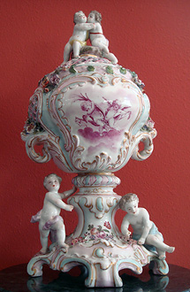 Grashe Seattle and Bellevue Fine Art Restorers. Art for sale: Meissen Porcelain Vase. Grashe Seattle and Bellevue Fine Art Restorers. Art for sale: Meissen Porcelain Vase.